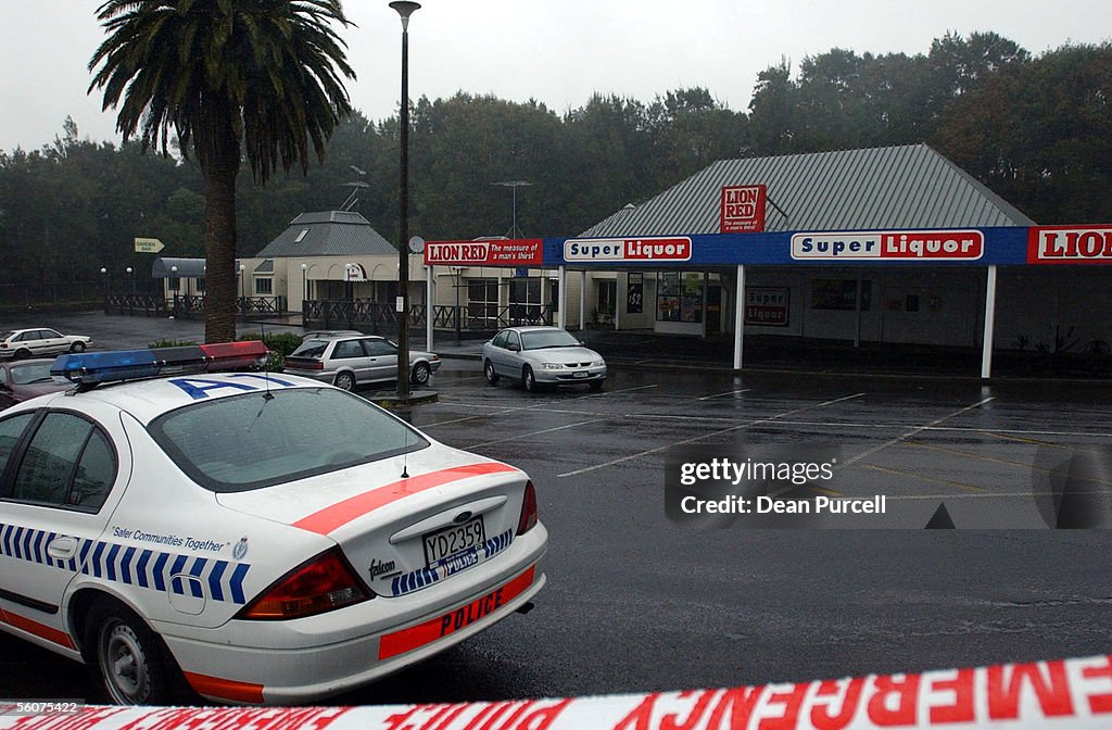 Police cordon off the Glenfield Tavern on the Nort