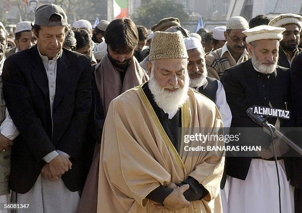 The head of Pakistan's main fundamentalist Islamic party of Jamaat-i-Islami Qazi Hussain Ahmad , cricket-turned politician Imran Khan , president of...