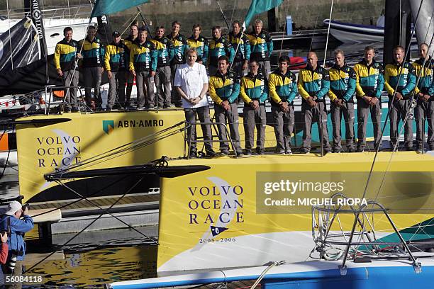 The crews of the ABN AMRO 1 and 2 are pictured during a photocall with British celebrity chef Gordon Ramsey in Sanxenxo, 04 November 2005,...