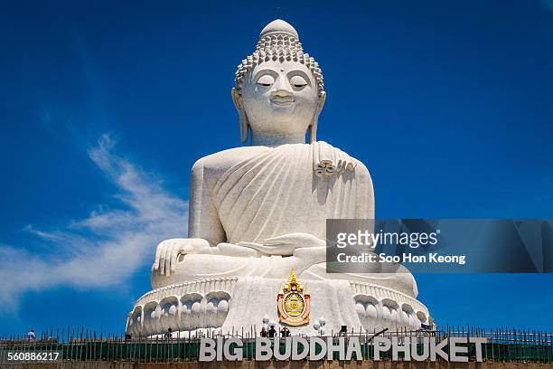 big buddha phuket, thailand - grote boeddha stockfoto's en -beelden