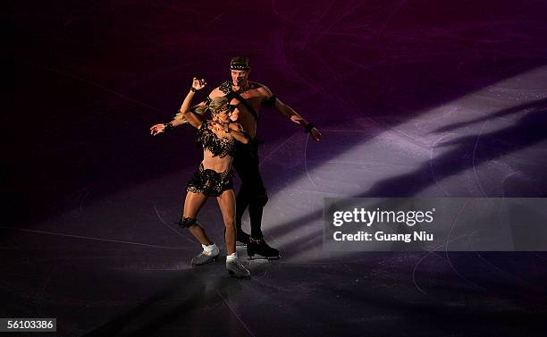 Tatiana Navka and Roman Kostomarov of Russia perform at the gala exhibition of 2005 China Figure Skating Championship at Capital Gymnasium on...