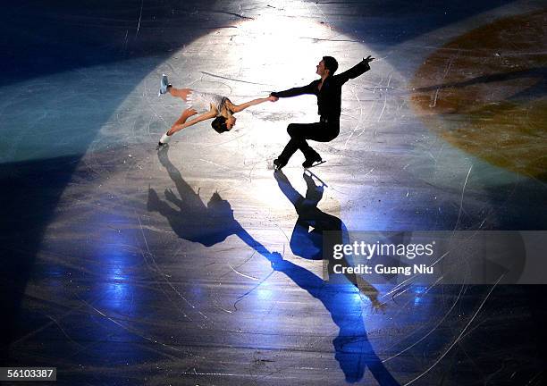 Maria Petrova and Alexei Tikhonov of Russia perform at the gala exhibition of 2005 China Figure Skating Championship at Capital Gymnasium on November...