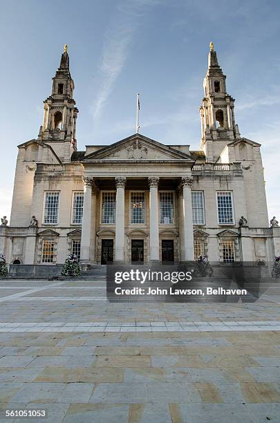 leeds civic hall, leeds, west yorkshire - leeds city centre stock-fotos und bilder