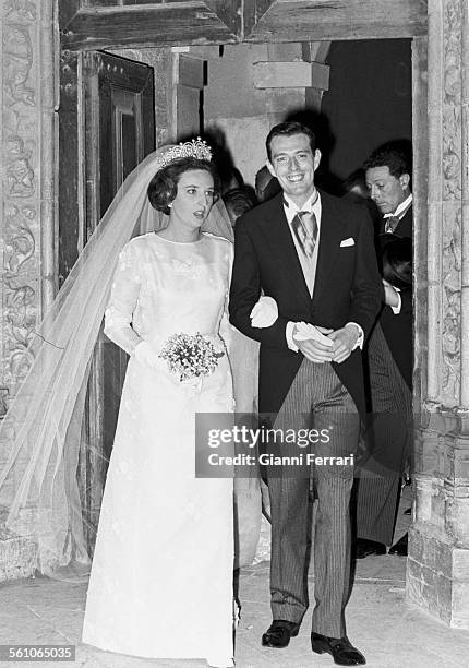 Pilar, sister of King Juan Carlos de Borbon, the day of her wedding to Luis Gomez Acebo Estoril, Portugal. .