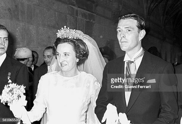 Pilar, sister of King Juan Carlos de Borbon, the day of her wedding to Luis Gomez Acebo Estoril, Portugal. .