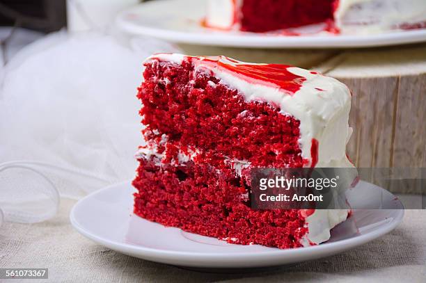 red velvet cake - cake slices stock-fotos und bilder
