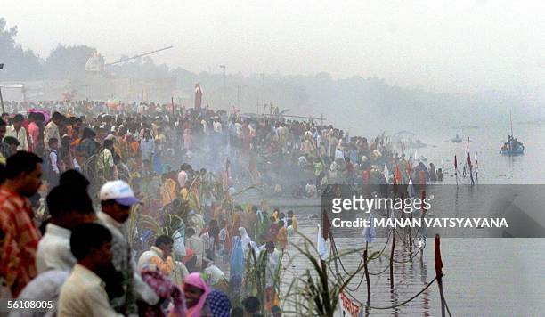 Indian Hindu devotees gather on the banks of the River Yamuna during the Chhat Festival in New Delhi, 07 November 2005 as they prepare to pray...