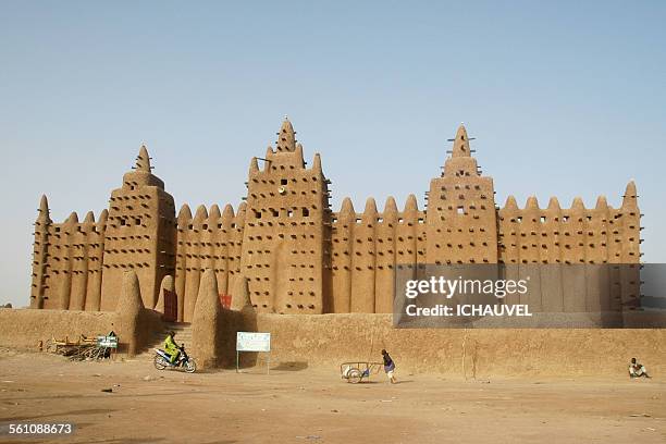 great mosque of djenne mali - djenne grand mosque stock pictures, royalty-free photos & images