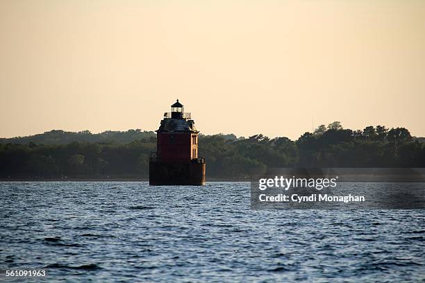 sandy point shoal lighthouse - block island - fotografias e filmes do acervo