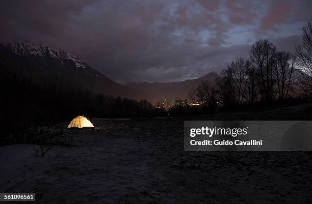 tent illuminated at night, premosello, verbania, piedmonte, italy - camping selvagem imagens e fotografias de stock