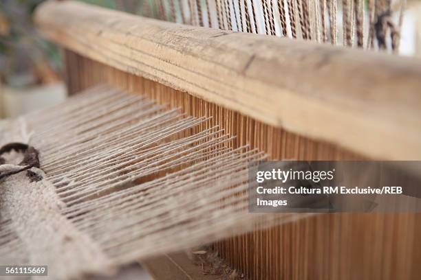 weaving loom, close-up - rm creatief stockfoto's en -beelden