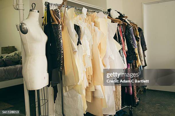 tailors dummy and clothes rail in fashion studio - schneiderpuppe stock-fotos und bilder
