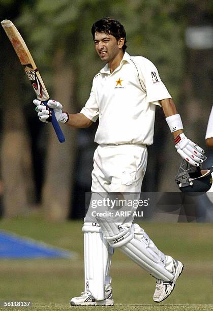 Has Raza 157 Hasan Raza Cricket Stock Photos, High-Res Pictures, and Images ...