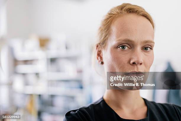 close up portrait of female business owner - focus on foreground stockfoto's en -beelden