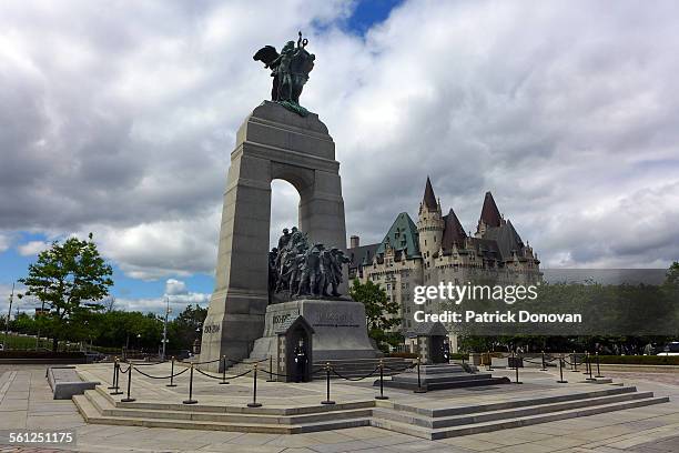 national war memorial, ottawa, canada - mémorial de guerre photos et images de collection