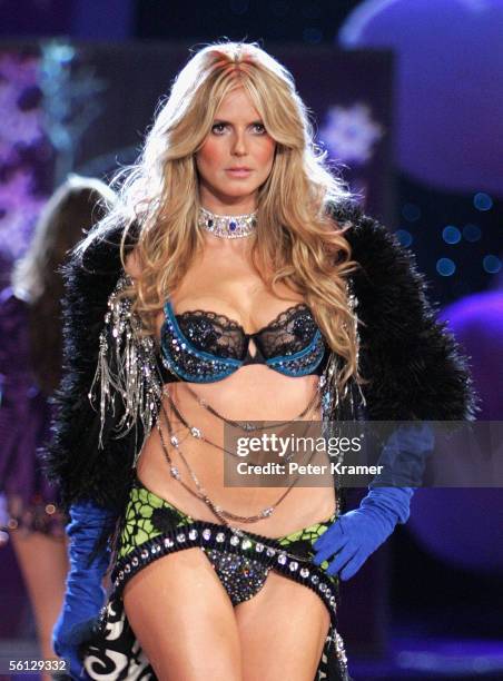 Model Heidi Klum walks the runway at The Victoria's Secret Fashion Show at the 69th Regiment Armory November 9, 2005 in New York City.