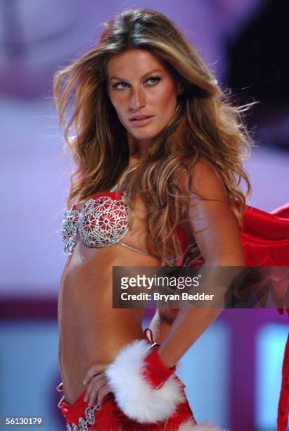Model Gisele Bundchen walks the runway at The Victoria's Secret Fashion Show at the 69th Regiment Armory November 9, 2005 in New York City.