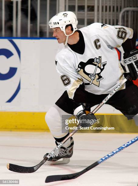 Mario Lemieux of the Pittsburgh Penguins plays against the Atlanta Thrashers on November 9, 2005 at Philips Arena in Atlanta, Georgia. The Thrashers...