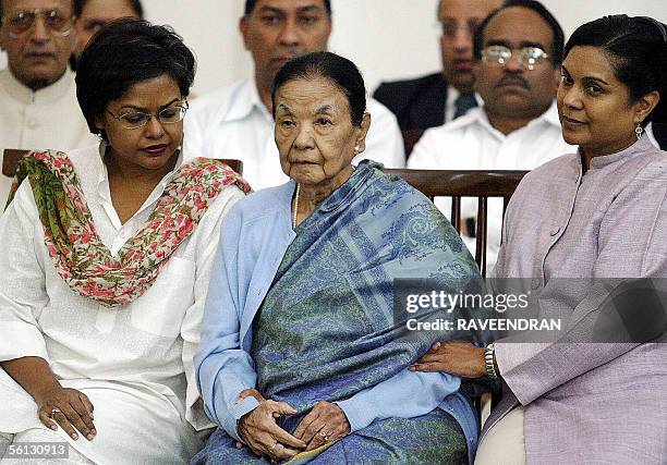 Former Indian President Kocheril Raman Narayanan's widow, Usha and daughters Chitra , and Amrita , attend his memorial in New Delhi, 10 November...