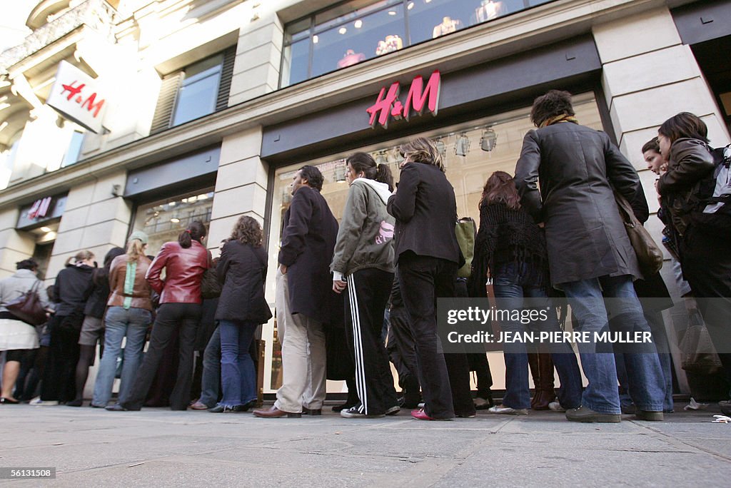 Customers queue 10 November 2005 in fron