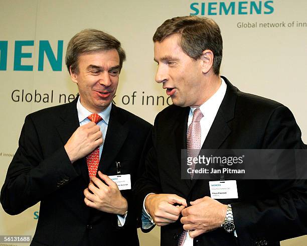 Klaus Kleinfeld, CEO of Siemens, and Heinz-Joachim Neubuerger, member of the board, attend the annual press conference of Siemens on November 10,...