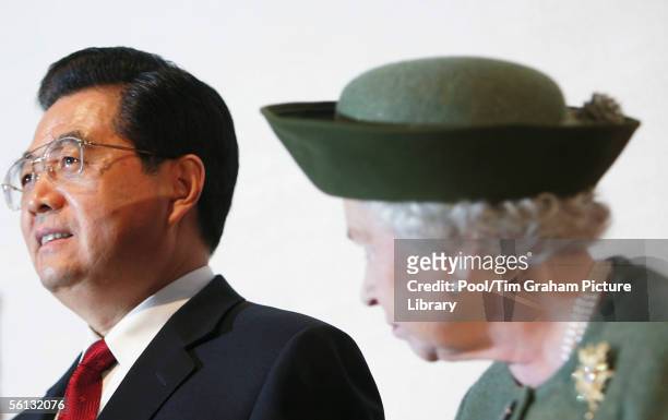 Queen Elizabeth II and Mr Hu Jintao President of the Peoples Republic of China at The Royal Academy of Arts for the exhibition 'China:The Three...