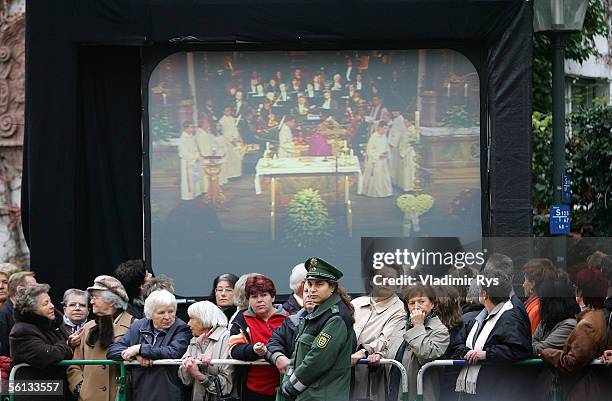 Crowds line the funeral route in front of a big screen showing the funeral service of Aenne Burda on November 10, 2005 in Offenburg, Germany. Aenne...