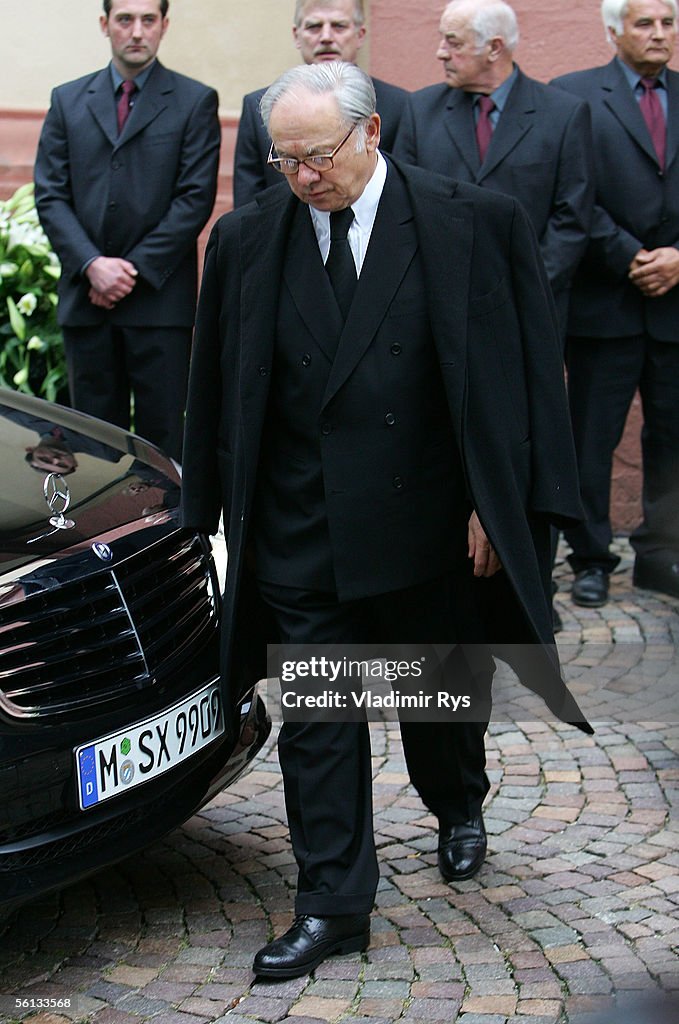 Funeral of Aenne Burda