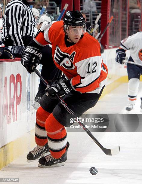 Leftwing Simon Gagne of the Philadelphia Flyers controls the puck against the New York Islanders during their game on November 10, 2005 at the...