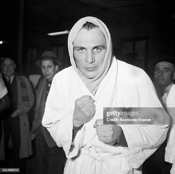 Portrait du boxeur allemand Gustav Scholz à la pesée, à Paris, France le 5 mars 1958.