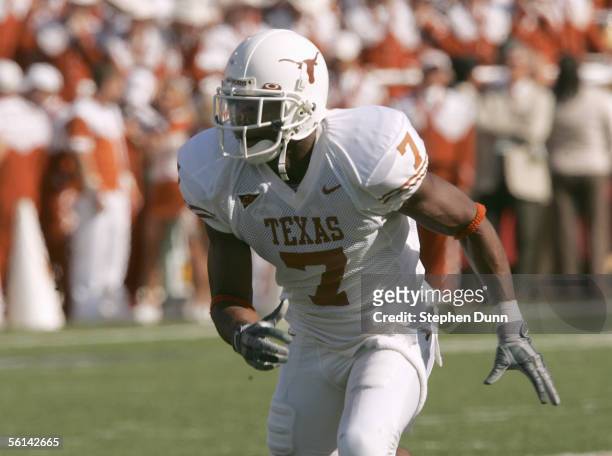 Michael Huff of the Texas Longhorns moves on the field during the game against the Baylor Bears on November 5, 2005 at Floyd Casey Stadium in Waco,...