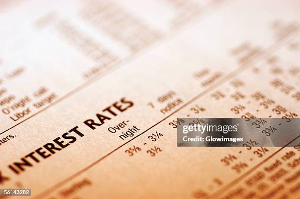 "paper with interest rates, close-up" - tasa de interés fotografías e imágenes de stock