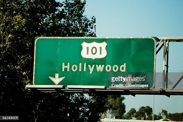 "low angle view of highway signs to hollywood, los angeles, california, usa" - hollywood california stock-fotos und bilder