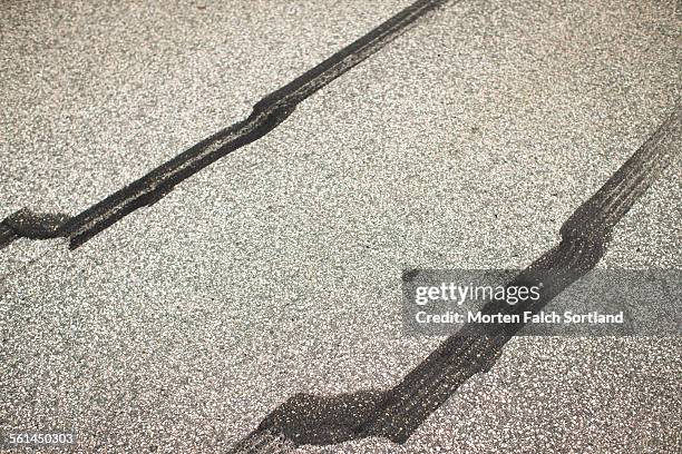 tire skid marks - skid marks accident stock pictures, royalty-free photos & images