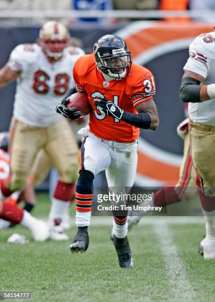 Cornerback Nathan Vasher of the Chicago Bears returns a missed field goal 108 yards for a NFL record setting touchdown return in a game against the...