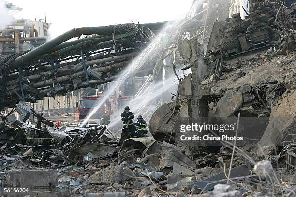 Firemen try to put out embers at the Jilin Petroleum and Chemical Company after explosions on November 14, 2005 in Jilin City, some 100 km east from...