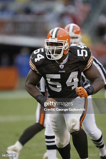 Linebacker Andra Davis of the Cleveland Browns in action against the Tennessee Titans at Cleveland Browns Stadium on November 6, 2005 in Cleveland,...