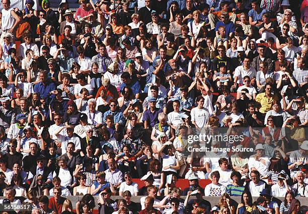 spectators - thousands of runners and spectators take to the streets for the london marathon stockfoto's en -beelden