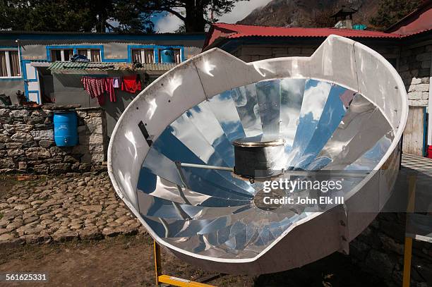 solar cooker - solarkocher stock-fotos und bilder