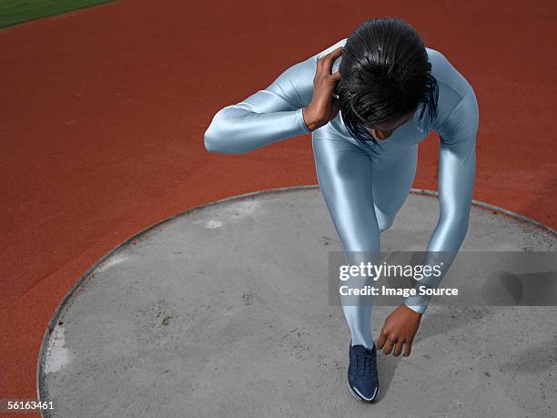 female shot putter - kugelstoßen stock-fotos und bilder