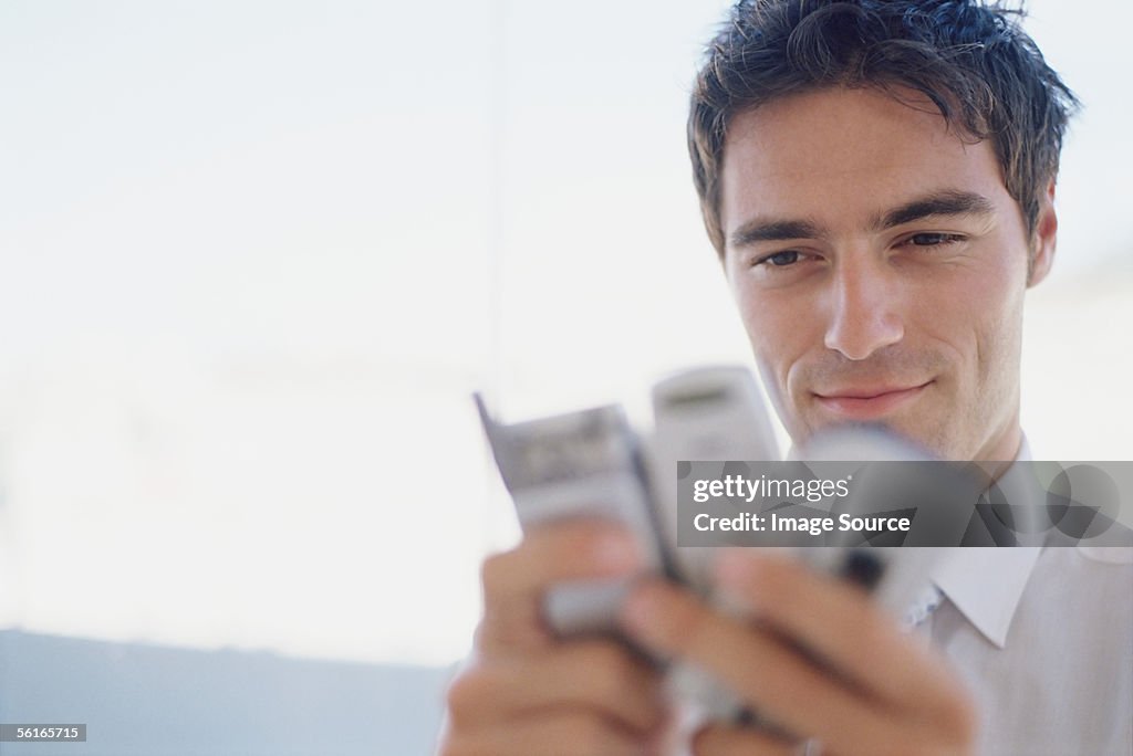 Man choosing between mobile phones