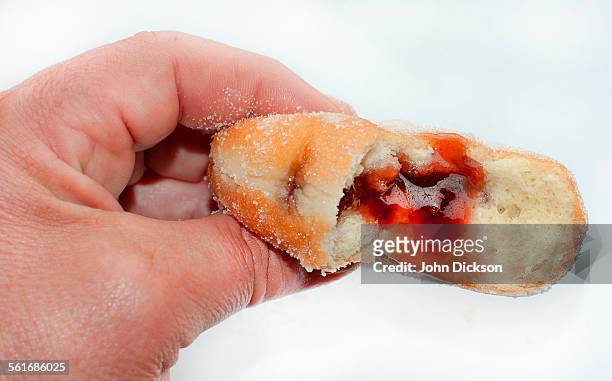 national donut day - beignet fourré photos et images de collection