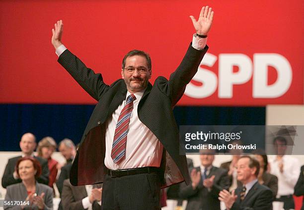 The designated chairman of the Social Democraric Party Matthias Platzeck waves during a party congress at the Messehalle on November 15, 2005 in...