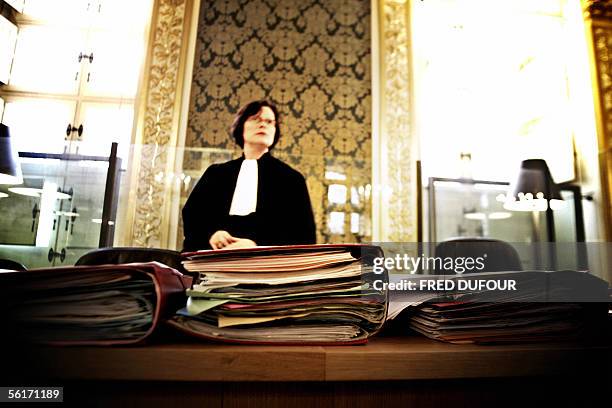 Des dossiers sont empiles, le 15 novembre 2005 dans la salle d'audience du palais de justice de Rennes, avant l'ouverture du proces de Christine...