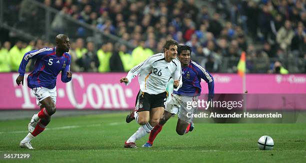 Sebastian Deisler of Germany chases the ball during the international friendly match between France and Germany at the Stade de France on November...