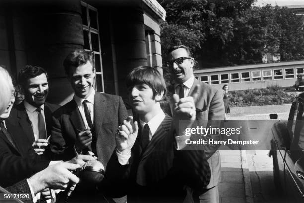 Beatles drummer Ringo Starr meets the press outside Queen Charlotte's Hospital, where his wife Maureen has just given birth to their son Zak, 14th...