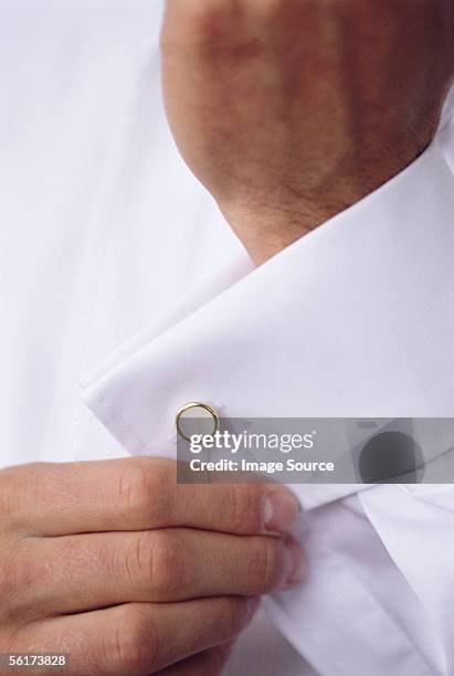 puños - cufflink fotografías e imágenes de stock