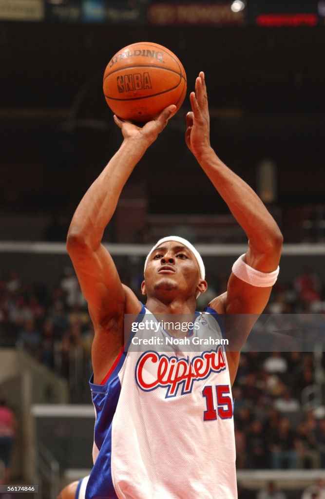 Dingleton James James Singleton of the Los Angeles Clippers shoots a free throw... News ...