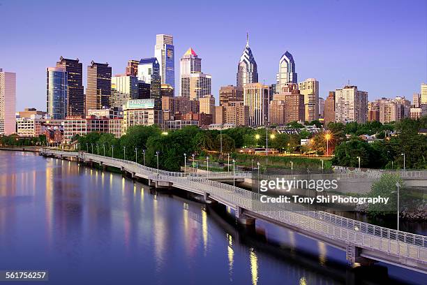 philly skyline - pennsylvania stock pictures, royalty-free photos & images
