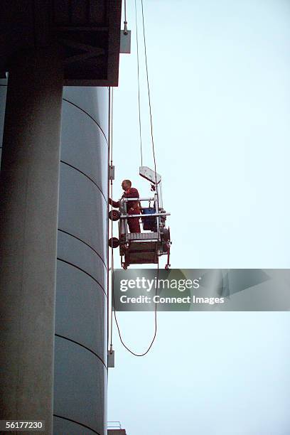 Window Cleaning On Skyscraper, Foto de stock